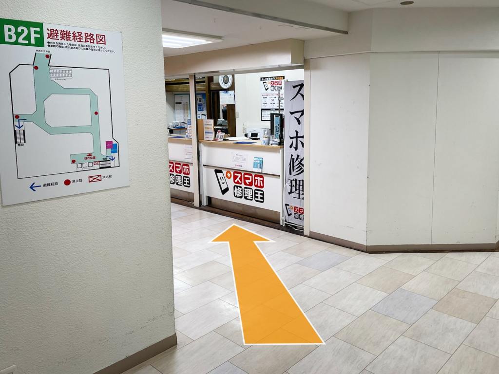 エレベーター降りてすぐ右手側に「スマホ修理王 名古屋栄店」がございます。