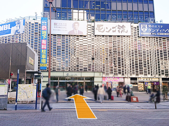 SL広場に出て左手にあるニュー新橋ビル(NEWしんばしビル)にお入りください。